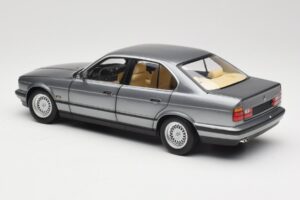 BMW 535i E34 Szary Metallic Minichamps 1:18 100024008 Metal — zdjęcie 7 z 8