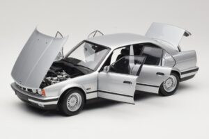 BMW 535i E34 Srebrny Minichamps 1:18 100024005 Metal — zdjęcie 2 z 8