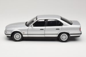 BMW 535i E34 Srebrny Minichamps 1:18 100024005 Metal — zdjęcie 4 z 8