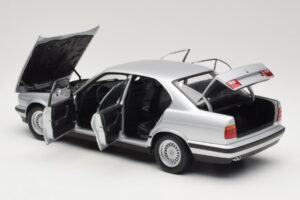 BMW 535i E34 Srebrny Minichamps 1:18 100024005 Metal — zdjęcie 5 z 8