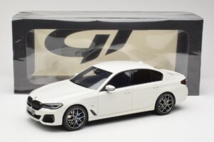 BMW 545e xDrive M-Sport G30 Biały GT Spirit 1:18 GT496 Żywica — zdjęcie 6 z 6