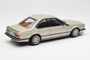 BMW 635 CSi E24 Bronzit Beige Metallic AUTOart 1:18 70523 Metal — zdjęcie 3 z 8