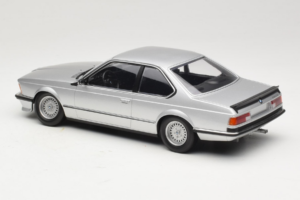BMW 635 CSi E24 Srebrny Minichamps 1:18 155028107 Metal — zdjęcie 5 z 6