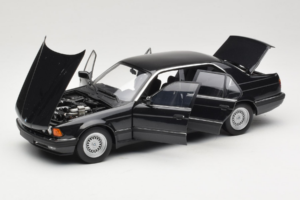 BMW 730i E32 Black Metallic Minichamps 1:18 100023002 Metal — zdjęcie 2 z 8