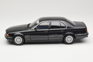 BMW 730i E32 Black Metallic Minichamps 1:18 100023002 Metal — zdjęcie 4 z 8