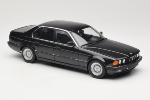 BMW 730i E32 Black Metallic Minichamps 1:18 100023002 Metal — zdjęcie 6 z 8
