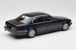 BMW 730i E32 Niebieski Metallic Minichamps 1:18 100023006 Metal — zdjęcie 3 z 8