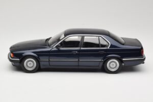 BMW 730i E32 Niebieski Metallic Minichamps 1:18 100023006 Metal — zdjęcie 4 z 8