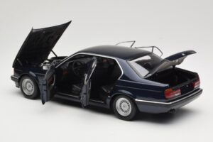BMW 730i E32 Niebieski Metallic Minichamps 1:18 100023006 Metal — zdjęcie 5 z 8