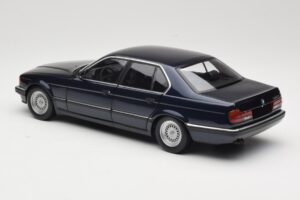 BMW 730i E32 Niebieski Metallic Minichamps 1:18 100023006 Metal — zdjęcie 7 z 8