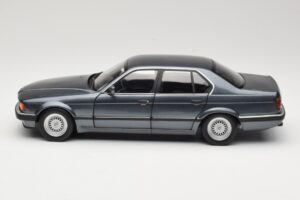 BMW 730i E32 Grey Metallic Minichamps 1:18 100023005 Metal — zdjęcie 4 z 8