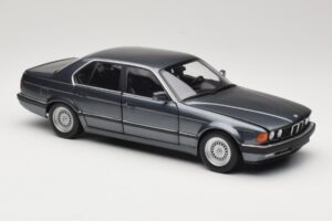 BMW 730i E32 Grey Metallic Minichamps 1:18 100023005 Metal — zdjęcie 6 z 8