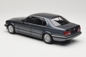 BMW 730i E32 Grey Metallic Minichamps 1:18 100023005 Metal — zdjęcie 7 z 8