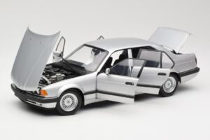 BMW 730i E32 Srebrny Minichamps 1:18 100023000 Metal — zdjęcie 2 z 8