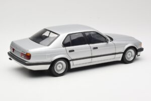BMW 730i E32 Srebrny Minichamps 1:18 100023000 Metal — zdjęcie 3 z 8