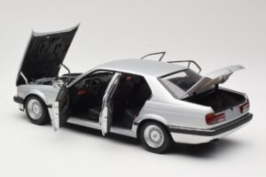 BMW 730i E32 Srebrny Minichamps 1:18 100023000 Metal — zdjęcie 5 z 8