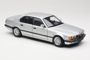 BMW 730i E32 Srebrny Minichamps 1:18 100023000 Metal — zdjęcie 6 z 8