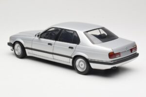 BMW 730i E32 Srebrny Minichamps 1:18 100023000 Metal — zdjęcie 7 z 8