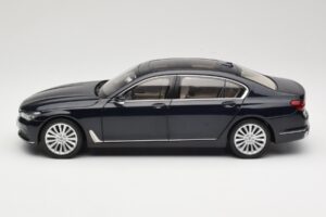 BMW 750Li F02 Imperial Blue Paragon 1:18 80432405586 Metal — zdjęcie 4 z 8