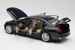 BMW 750Li F02 Imperial Blue Paragon 1:18 80432405586 Metal — zdjęcie 5 z 8