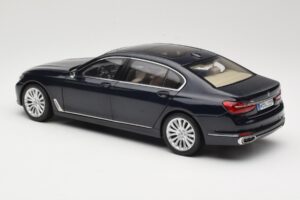 BMW 750Li F02 Imperial Blue Paragon 1:18 80432405586 Metal — zdjęcie 7 z 8