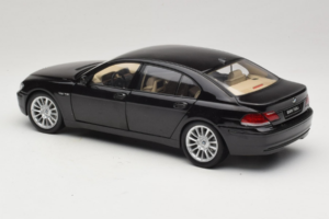 BMW 760Li E66 Individual Czarny Kyosho 1:18 08573RB Metal — zdjęcie 7 z 8
