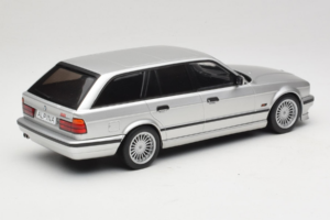 BMW Alpina B10 E34 4.6 Touring Srebrny MCG 1:18 MCG18332MCW Metal — zdjęcie 2 z 6