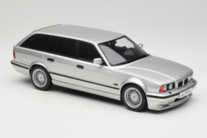 BMW Alpina B10 E34 4.6 Touring Srebrny MCG 1:18 MCG18332MCW Metal — zdjęcie 4 z 6