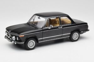 BMW 2002 L E10 Czarny AUTOart 1:18 70603 Metal