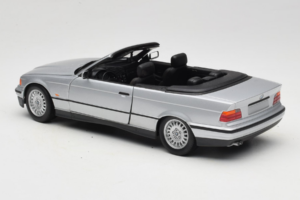 BMW 3 Series E36 Kabriolet Srebrny UT Models 1:18 BMW008 Metal — zdjęcie 7 z 8