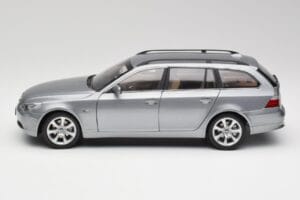 BMW 545i E61 Touring Jasnoszary Kyosho 1:18 80430308414 Metal — zdjęcie 4 z 8