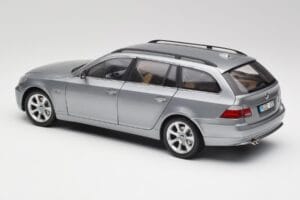 BMW 545i E61 Touring Jasnoszary Kyosho 1:18 80430308414 Metal — zdjęcie 7 z 8