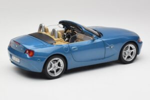 BMW Z4 E85 Maldives Blue Bburago 1:18 34046BLUE Metal — zdjęcie 3 z 8