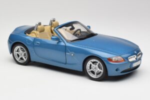 BMW Z4 E85 Maldives Blue Bburago 1:18 34046BLUE Metal — zdjęcie 6 z 8