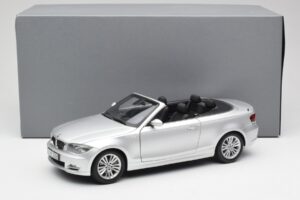 BMW 135i E88 Kabriolet Titan Srebrny Kyosho 1:18 80430427021 Metal — zdjęcie 8 z 8