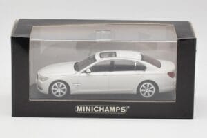 BMW 750Li F02 Biały Minichamps 1:43 80420445201 Metal — zdjęcie 5 z 5