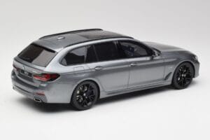 BMW G61 530e M Sport Touring Mineral Szary GT Spirit 1:18 GT485 Żywica — zdjęcie 2 z 6