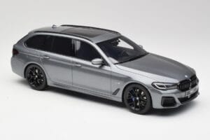 BMW G61 530e M Sport Touring Mineral Szary GT Spirit 1:18 GT485 Żywica — zdjęcie 4 z 6