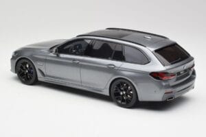 BMW G61 530e M Sport Touring Mineral Szary GT Spirit 1:18 GT485 Żywica — zdjęcie 5 z 6