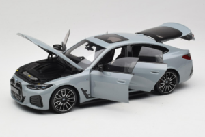 BMW i4 G26 Grey Metallic Minichamps 1:18 110023010 Metal — zdjęcie 2 z 8