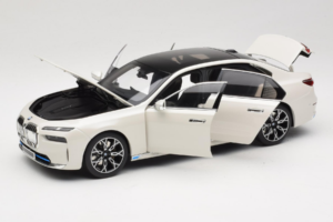 BMW i7 G70 White Metallic Minichamps 1:18 110023200 Metal — zdjęcie 2 z 8