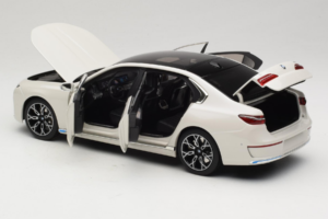 BMW i7 G70 White Metallic Minichamps 1:18 110023200 Metal — zdjęcie 5 z 8