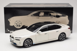 BMW i7 G70 White Metallic Minichamps 1:18 110023200 Metal — zdjęcie 8 z 8