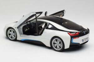 BMW i8 Crystal Biały Paragon 1:18 80432336841 Metal — zdjęcie 5 z 8