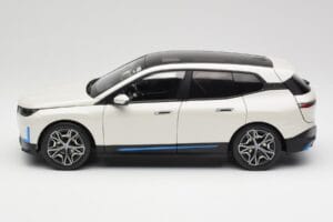 BMW iX Alpine White Minichamps 1:18 110023102 Metal — zdjęcie 4 z 8