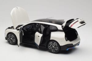 BMW iX Alpine White Minichamps 1:18 110023102 Metal — zdjęcie 5 z 8