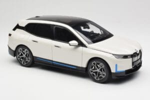 BMW iX Alpine White Minichamps 1:18 110023102 Metal — zdjęcie 6 z 8
