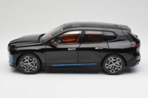 BMW iX Sapphire Black Minichamps 1:18 110023101 Metal — zdjęcie 4 z 8