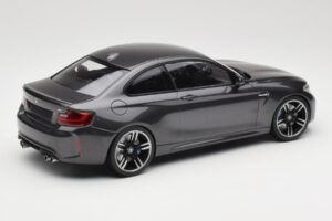 BMW M2 F87 Grey Metallic Minichamps 1:18 155026102 Metal — zdjęcie 2 z 6