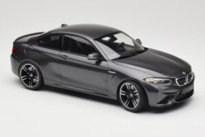 BMW M2 F87 Grey Metallic Minichamps 1:18 155026102 Metal — zdjęcie 4 z 6